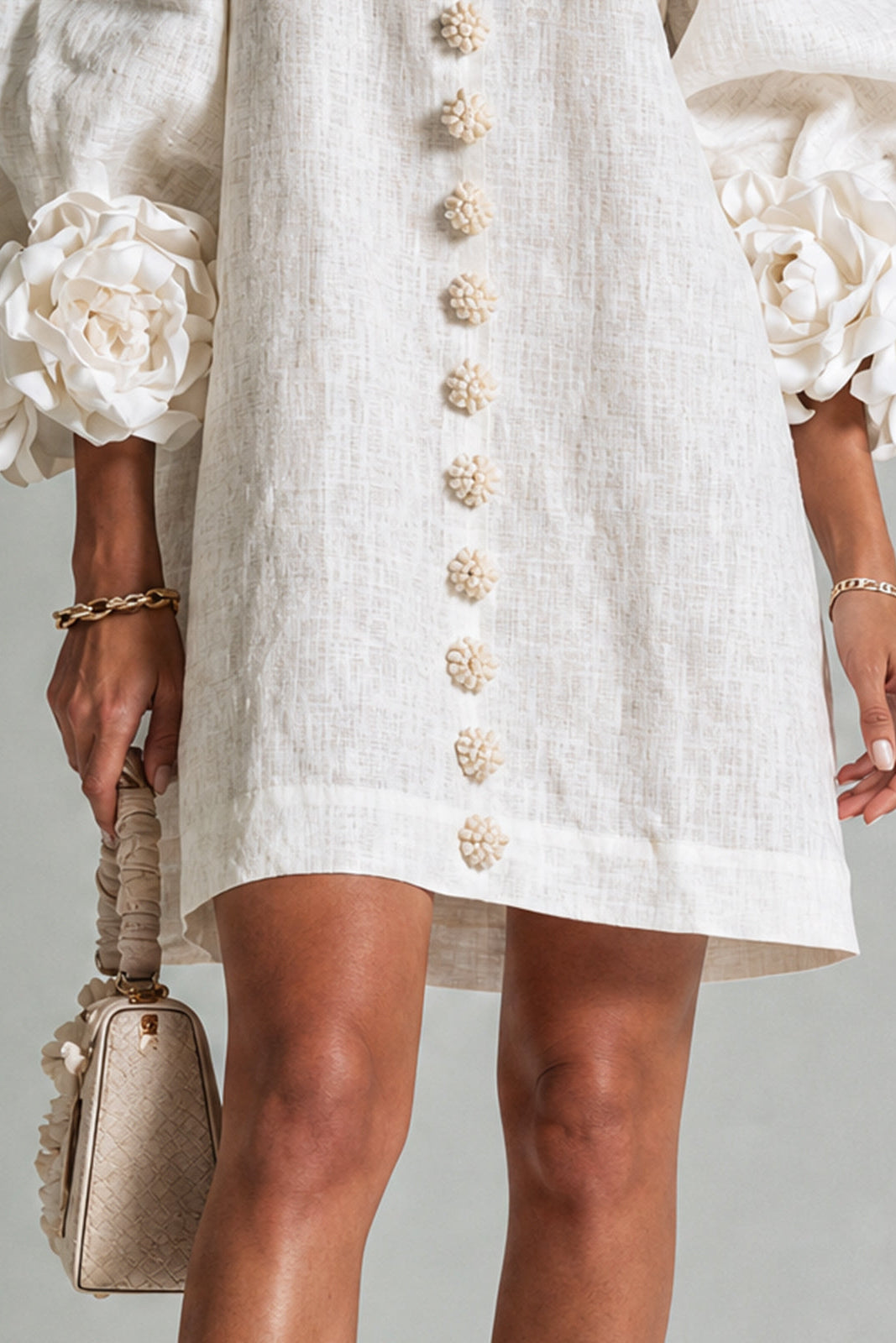 Vestido mini de lino con puños anudados