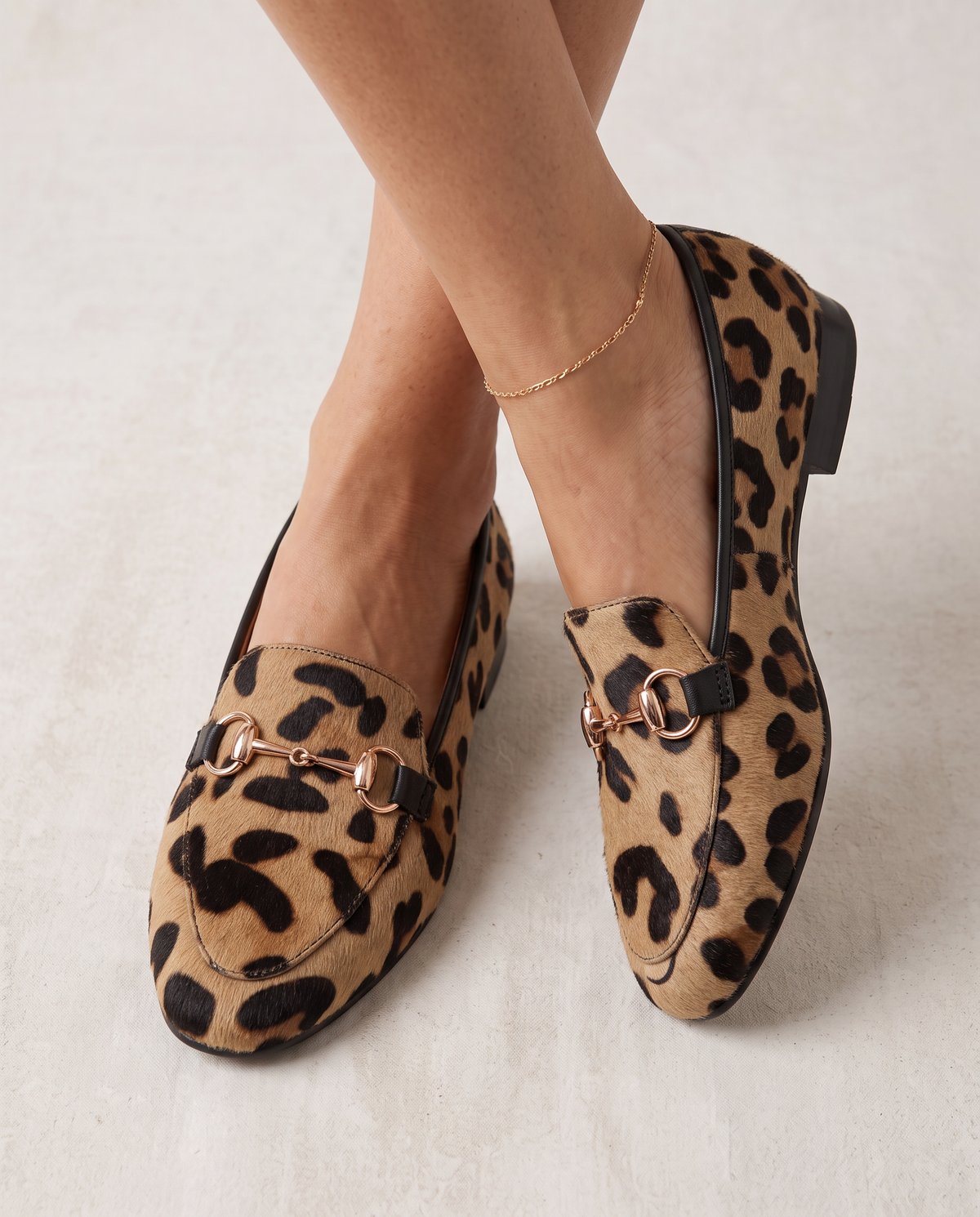 Mocasines de Leopardo con Herraje Dorado